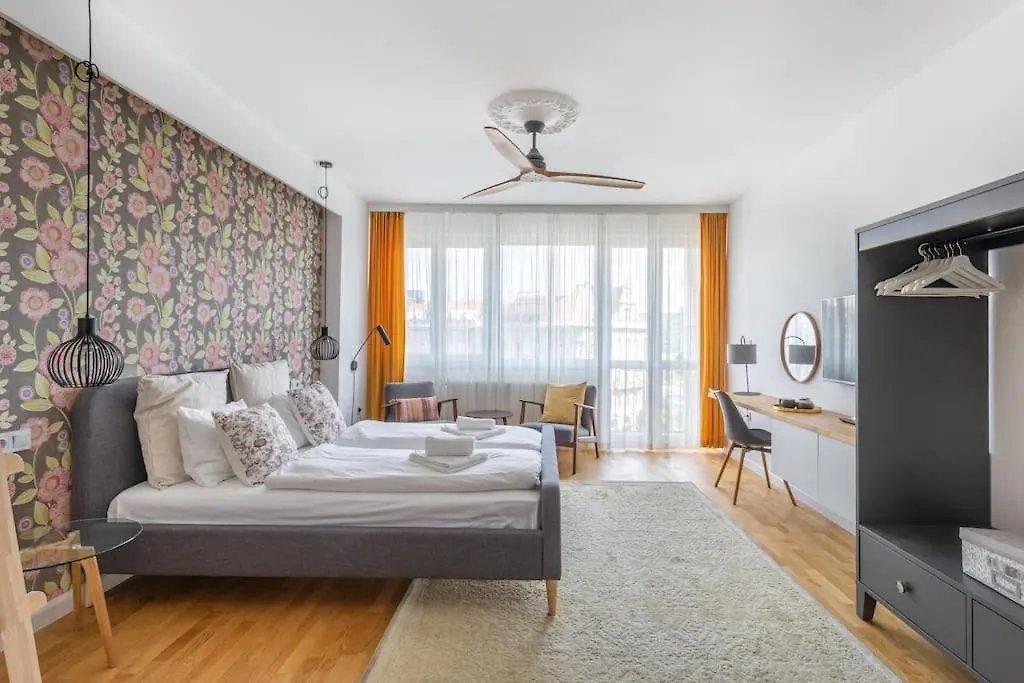 Cozy&Stylish At The Eastern Railway St. W Balcony Daire Budapeşte